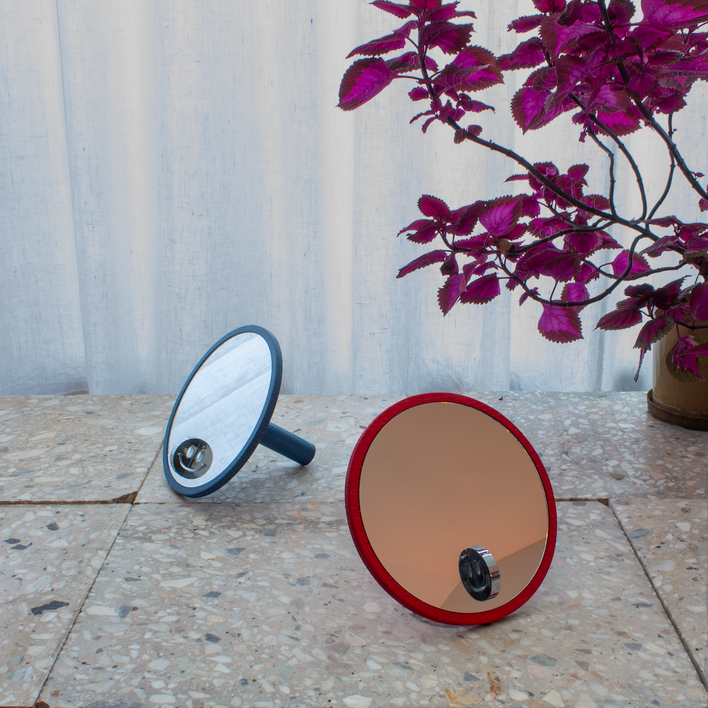 Handspiegel "Cheeky Mirror" by Gustav Sundberg