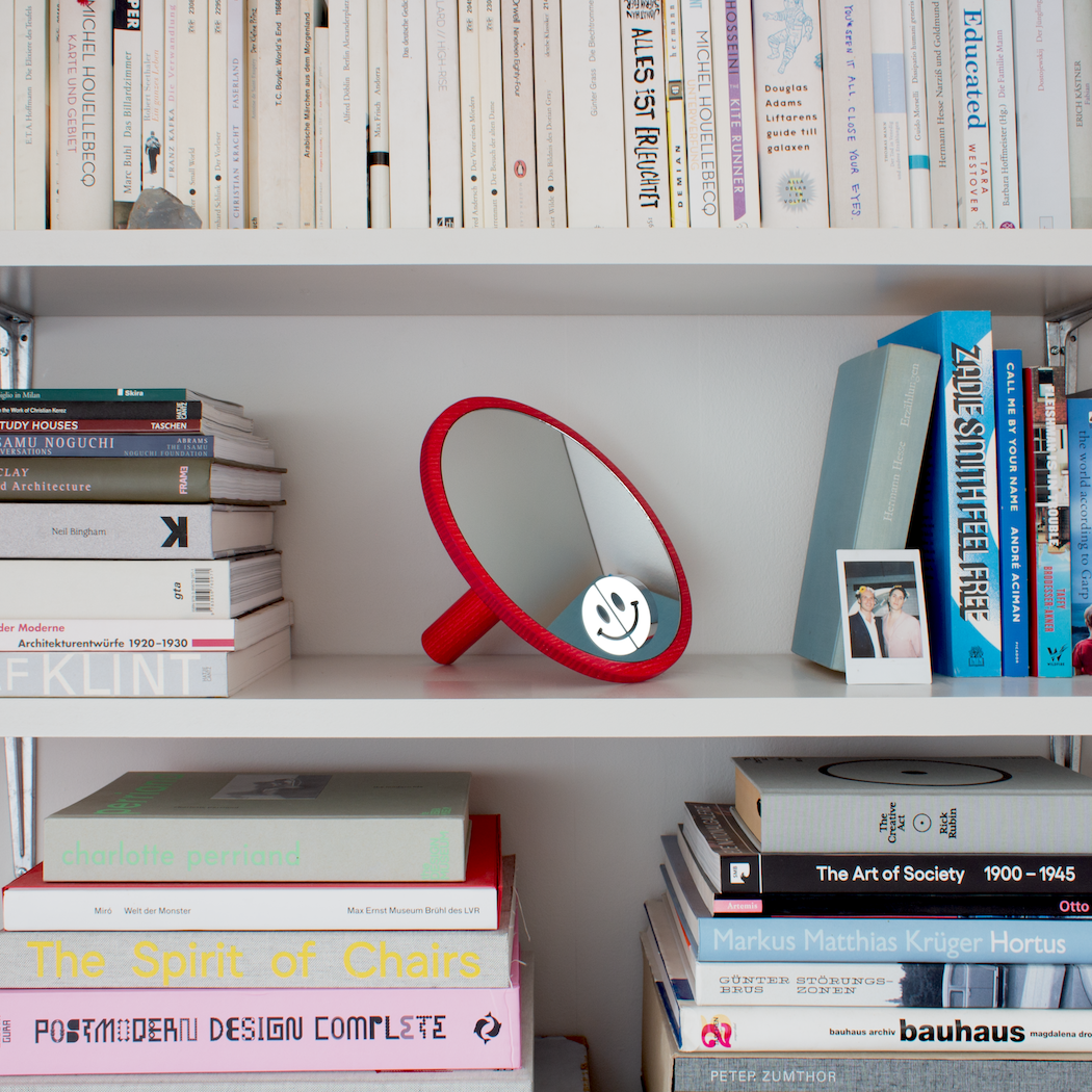 Handspiegel "Cheeky Mirror" by Gustav Sundberg