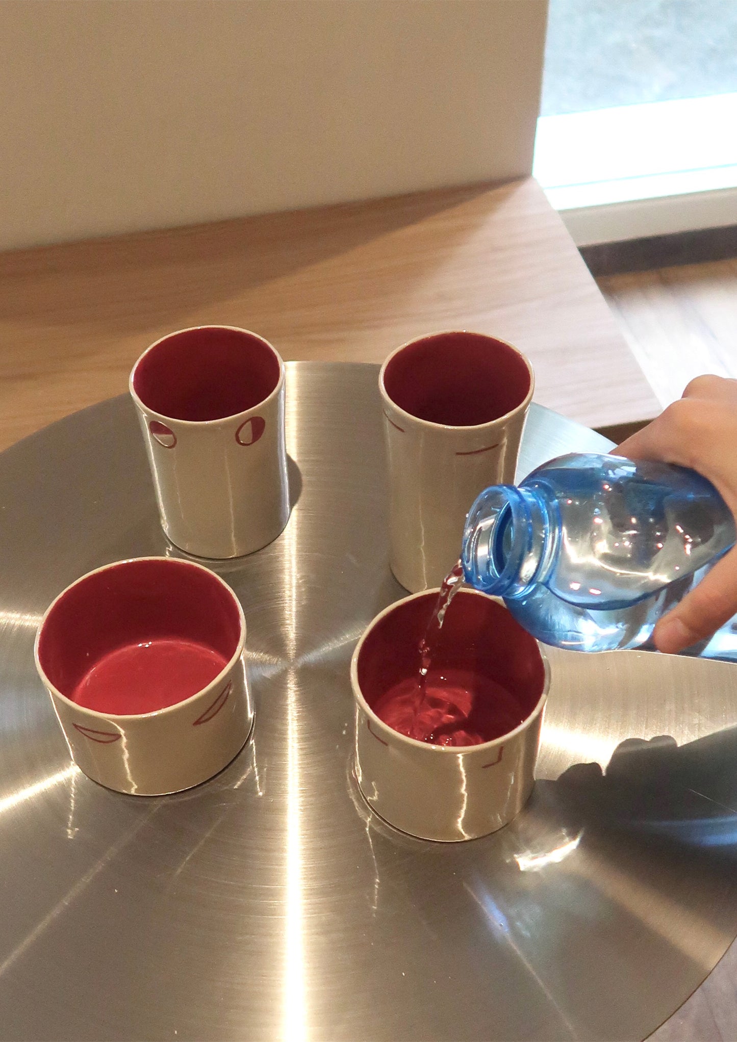 Becher-Set "HOWRU" by Aaron Slupinski