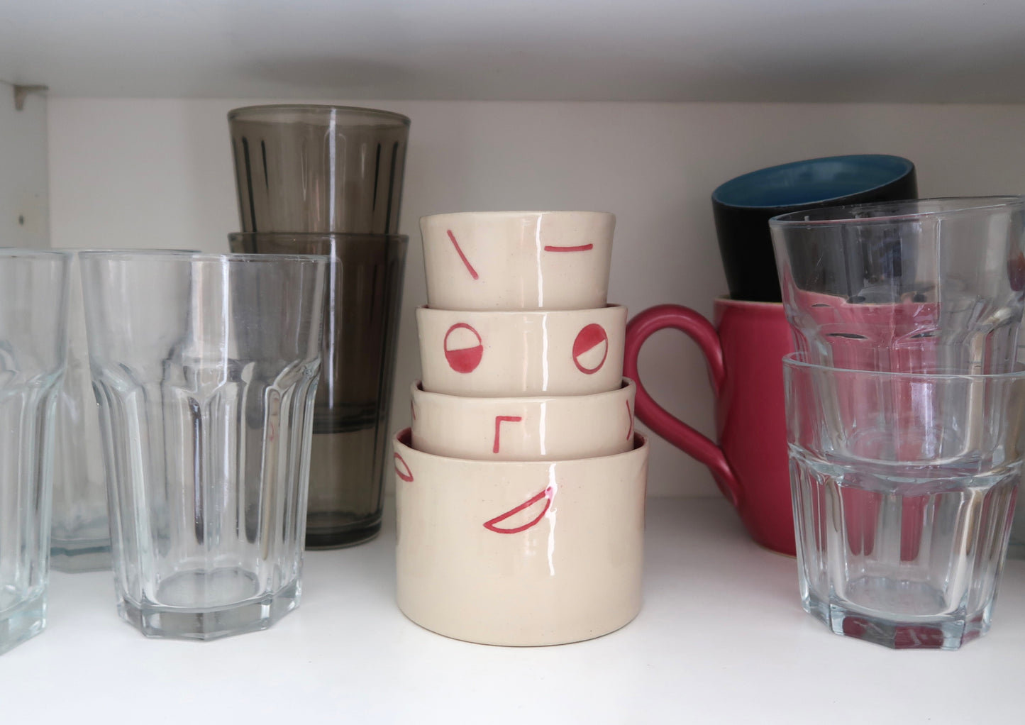 Becher-Set "HOWRU" by Aaron Slupinski