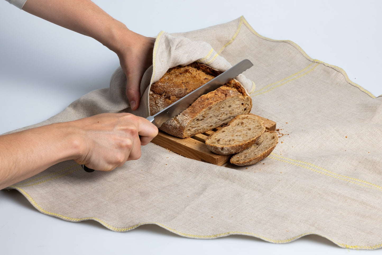 Tuch und Schneidbrett "LAIB & LEINEN" by Johanna Printz