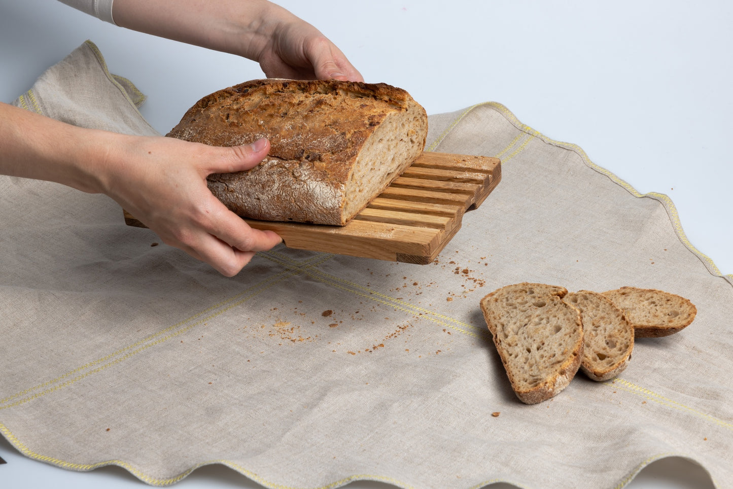 Tuch und Schneidbrett "LAIB & LEINEN" by Johanna Printz