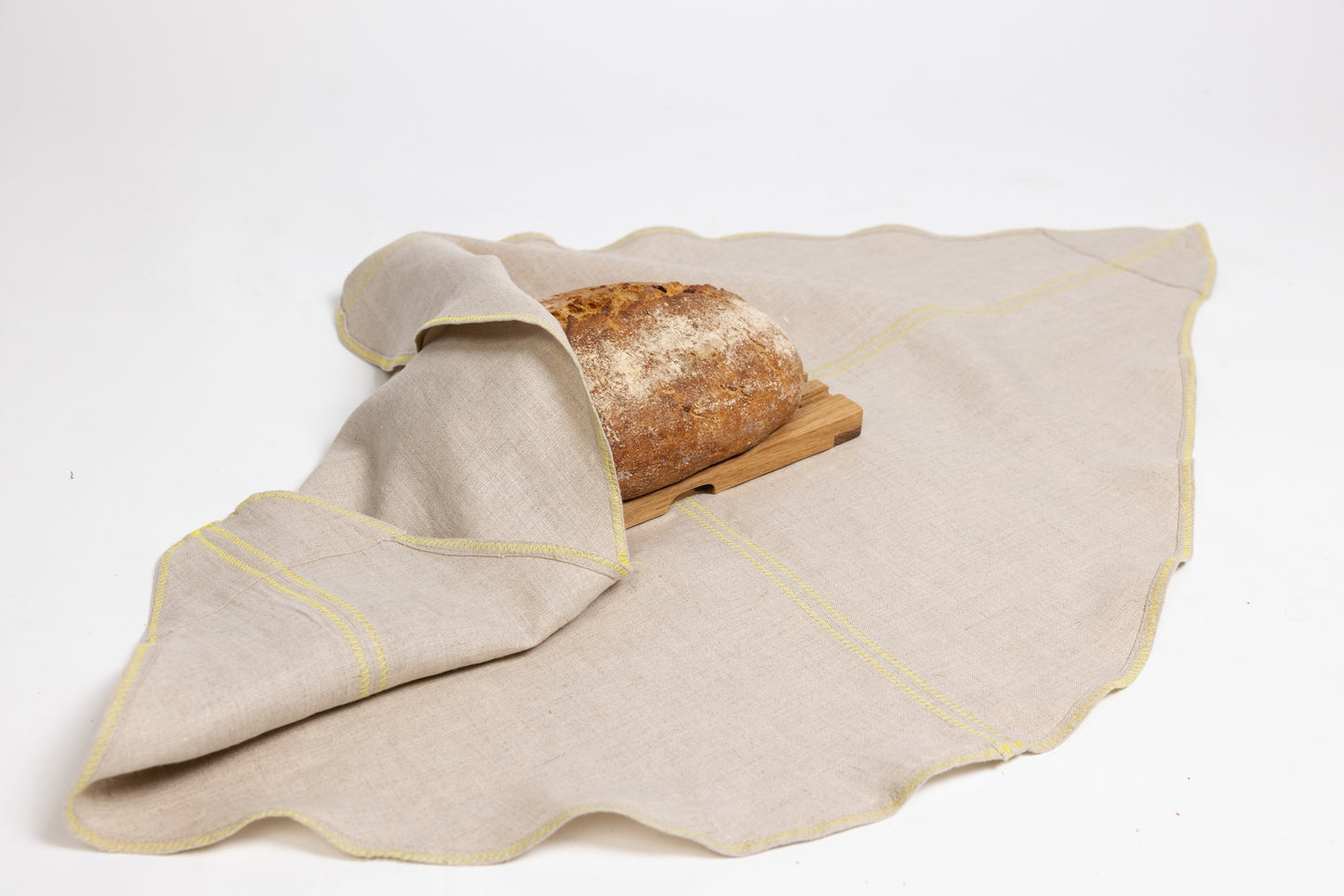 Tuch und Schneidbrett "LAIB & LEINEN" by Johanna Printz