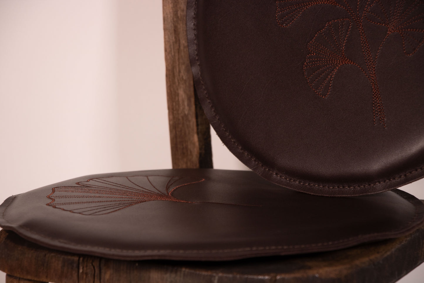 Leder-Sitzkissen Set "Ginkgo" by Fiona Reinecke