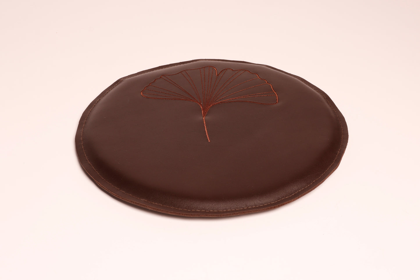 Leder-Sitzkissen Set "Ginkgo" by Fiona Reinecke