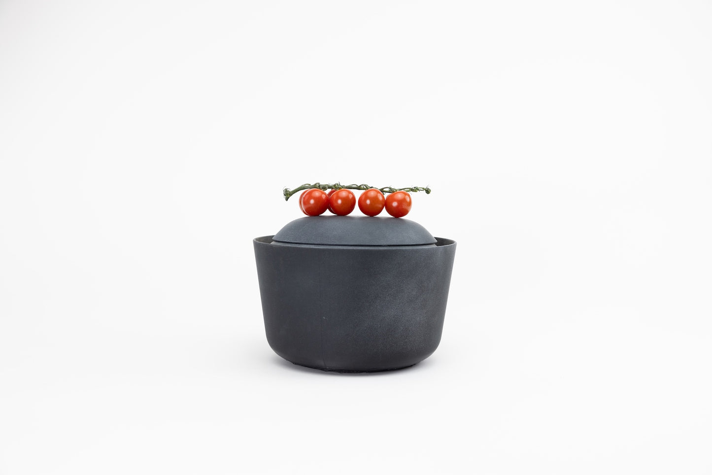 Tongefäß "TOMEO" by Noelle Loke