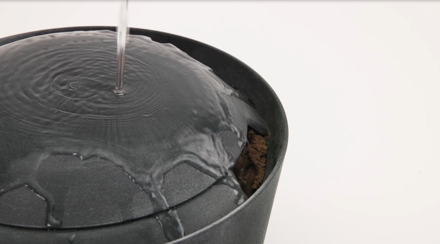 Tongefäß "TOMEO" by Noelle Loke